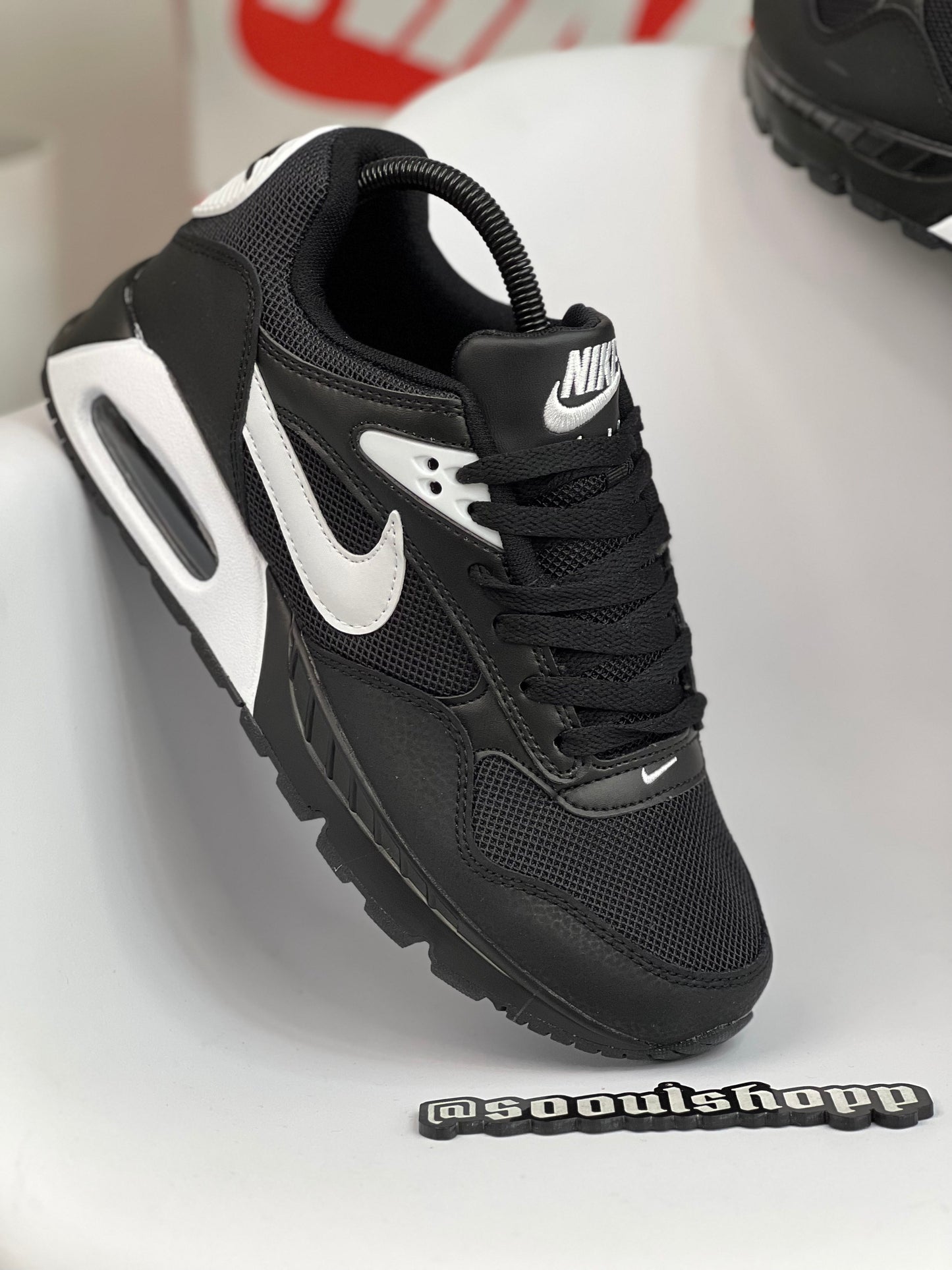 Nike Air Max Ivo Black White