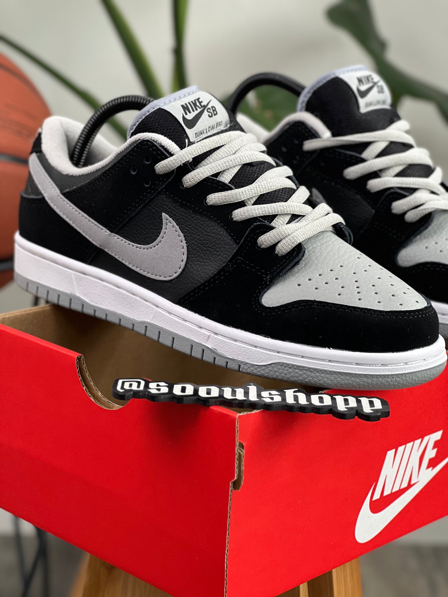 Nike SB Dunk Low "Shadow"